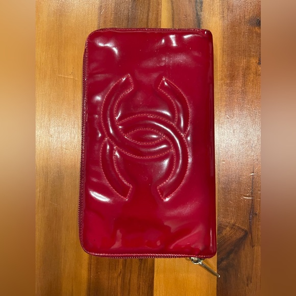 COPY - Authentic Chanel Long Wallet CC Patent Leather Red/Burgundy Zip Around♥️… - Picture 1 of 12